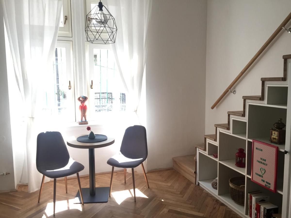 Lovely Downtown In Apartment *